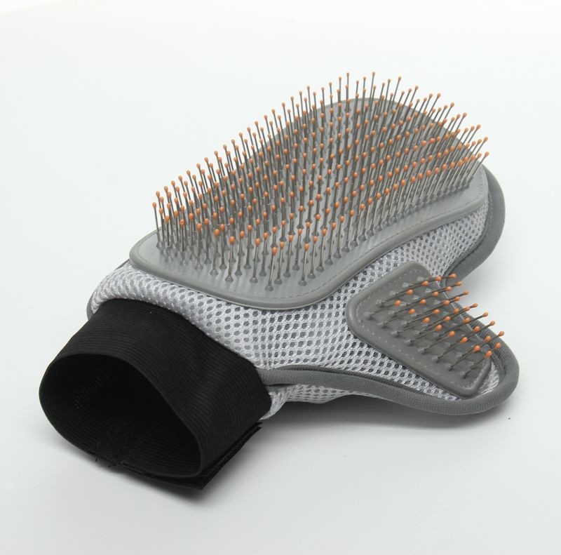 Silicone True Touch Deshedding Glove For Gentle And Efficient Pet Grooming